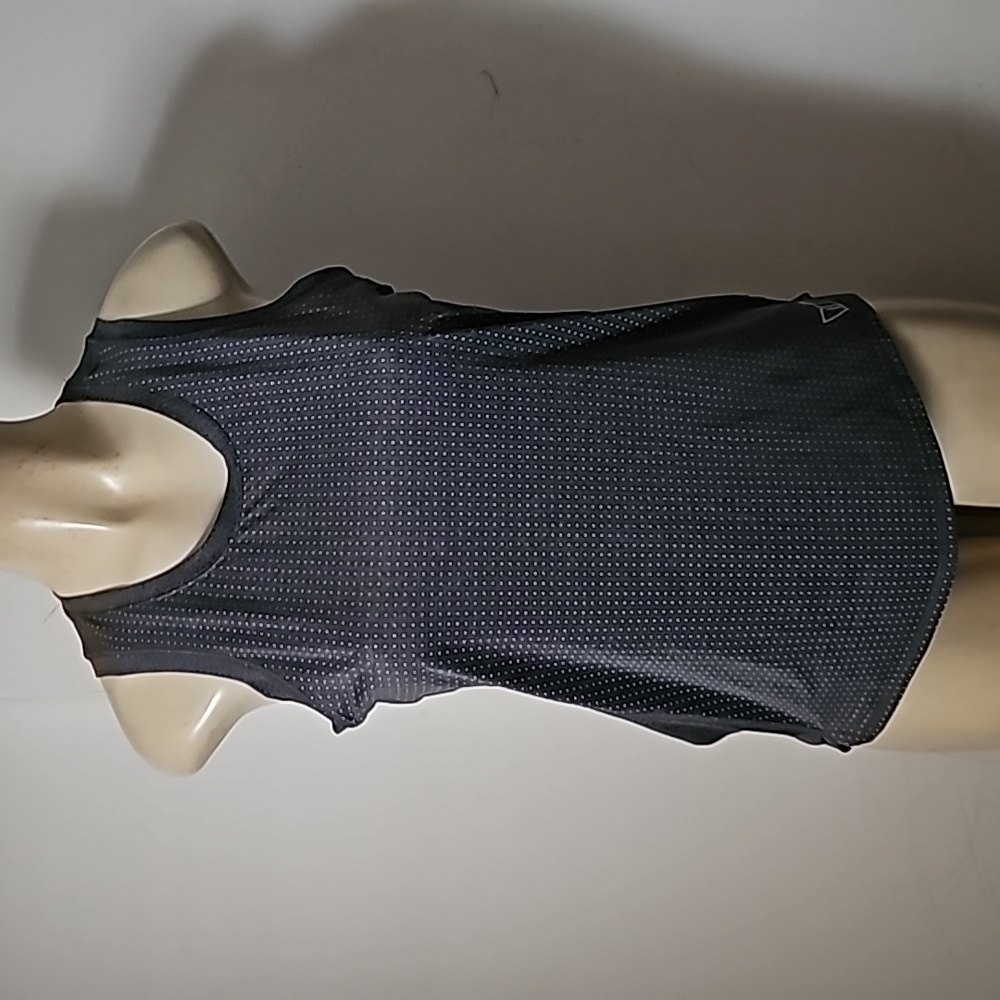 Size medium tops bundle - Picture 2 of 12